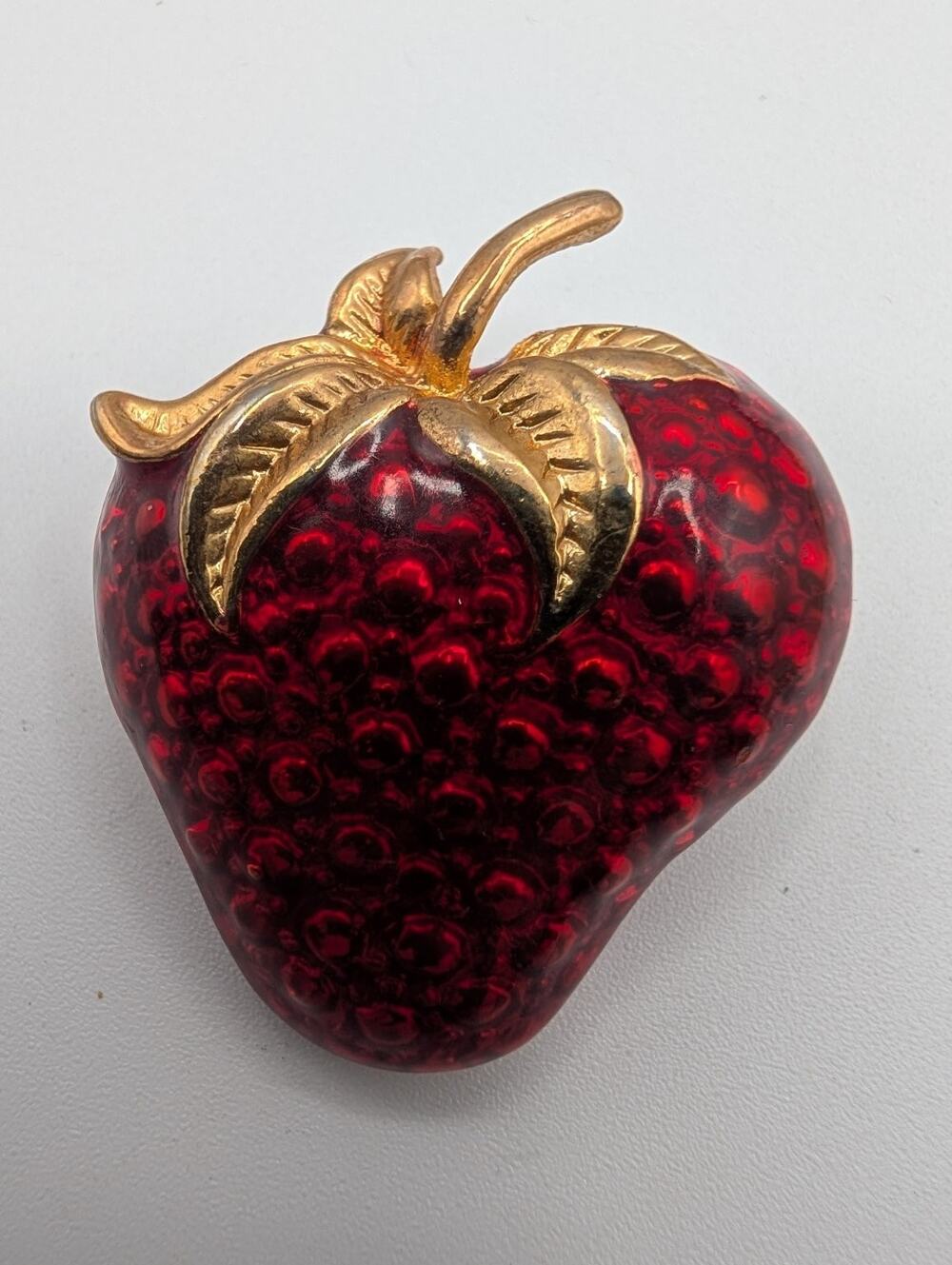 Vintage Style Red Enamel Strawberry Fruit Brooch Pin Gold Tone Fashion Jewelry